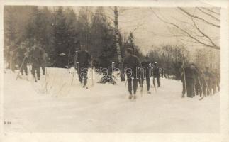 WWI Swedish military, skiing soldiers in the snow, photo, Első világháborús svéd katonai lap, síelő katonák a hóban, photo