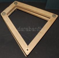 2db régi fa teniszütő és az egyikhez keret