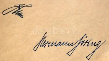 Vegyes ókori kínai bronzpénzek, több díszlapon vagy karikára fűzve dobozban, garancia nélkül! T:vegy...