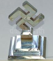 Vegyes ókori kínai bronzpénzek, több díszlapon vagy karikára fűzve dobozban, garancia nélkül! T:vegy...