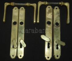 5 és fél pár régi réz kilincs a hozzátartozó réz takarószelvénnyel