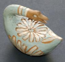 XIX. sz. eleje: hattyút ábrázoló festett kerámia / Swan ceramic 8x6 cm