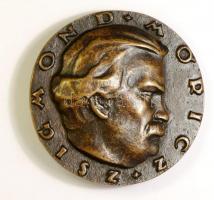 Csúcs Ferenc (1905-1999) 1946. "Móricz Zsigmond" író, újságíró bronz emlékérem (60mm) T:2 ...