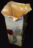 Segesdi Bori által készített egyedi készítésű kézzel festett és aranyozott porcelán váza, a karimáján apró lepattogzások / Chinaware vase (small fault) 25cm