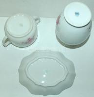 Nagy vegyes porcelán tétel: Zsolnay hamutál, Hollóházi váza, figurák, kistányérok és egyéb jobb dara...