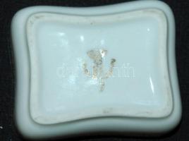 Virágokkal díszített gazdagon aranyozott német porcelán ékszeres dobozka / Chinaware jewelry box 6x7...