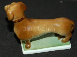 Kézzel festett jelzett Zsolnay porcelán tacskó figura / Handpainted Zsolnay chinaware figure 8x10cm