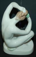 Kézzel festett porcelán szépítkező nő / Chinaware figure 14cm