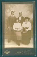 Helfgott Sámuel fényképész: kabinet-fotó, hátoldalán a fotós Városligeti műtermének képével / Cabinet photo with picture of the photographer`s studio on the backside of the picture 16x10 cm