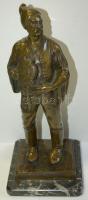 1926 Zászlós István (1895-1976): Ivó parasztember Bronz, márvány talapzaton. Jelzett. / Istvan Zaszlos: Drinking peasant. Bronze on marble support. Signed. 34 cm