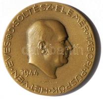 Reményi József (1887-1977) 1944. "Dr. Soltész Elemér" protestáns tábori püspök, vezérőrnagy bronz emlékérem eredeti dísztokban! (40mm) T:2 / 1944. Dr. Elemér Soltész bishop Br commemorative medal in original box! Sign: József Reményi (40mm) C:XF