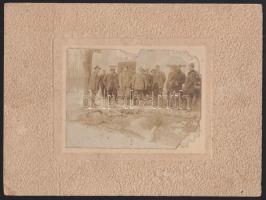 Régi vadász témájú fotó kartonlapra ragasztva (sérült)