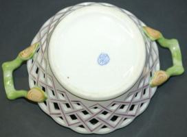 Kézzel festett aranyozott áttört jelzett Herendi porcelán kínáló kosár / Herendi handpainted chinawa...