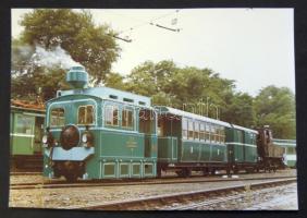 2db nagyméretű színes fotó a 100 éves HÉV szerelvényről
