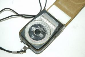 Exa típusú régi fényképezőgép objektívvel, 2db távkioldóval + szovjet fénymérő szerkezet (egy darab ...