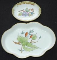 2db kézzel festett jelzett Herendi porcelán tálka: 1db Viktória-mintás és 1db csipkebogyóval díszített / 2 pcs Herendi chinaware bowls