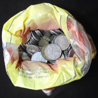 Vegyes magyar és külföldi forgalmi fémpénz tétel 1kg-os súlyban T:vegyes