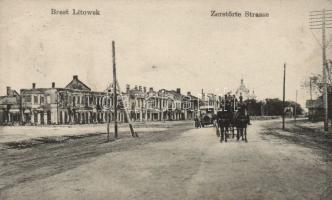 Brest-Litovsk war damaged buildings, automobile (EK)