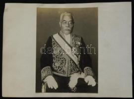 1929 Osachi Hamaguchi japán miniszterelnök eredeti fotója és saját kézzel írt üdvözlő sorai lapon / 1929 Autograph writing and photo of Japanese prime minister Osachi Hamaguchi on paper 19x13 cm