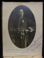 1930 Indiai politikusok és uralkodók aláírásainak  gyűjteménye egy fényképpel, bőrkötéses füzetben. ...