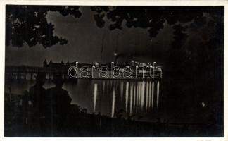 Balatonfüred hajóállomás éjjel