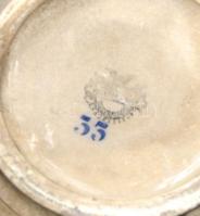 XIX. sz. Villeroy & Boch mázas fajansz kancsó. Egy, néhány cm-es hajszálrepedéssel. / Villeroy a...