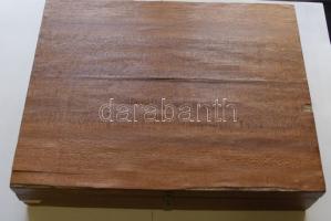 Nagyméretű fa doboz 43x33 cm mini rekeszekkel 4,5x4,5 cm