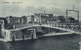 Taranto bridge, tram