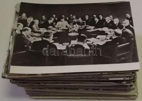 200 db postatiszta modern, európai városképes lap és leporello