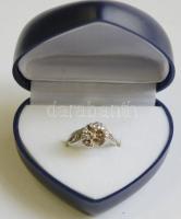 Női ezüst (Ag) gyűrű virág fejjel 2,36gr