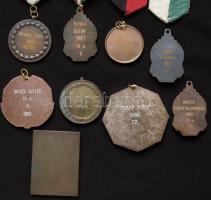 8db különféle sport és díjérem, közte bridzs, vívás, tenisz sportágak T:vegyes