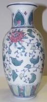 Kézzel festett virágokkal díszített porcelán váza jelzés nélkül (javított) / Handpainted chinaware vase (damaged) 20cm
