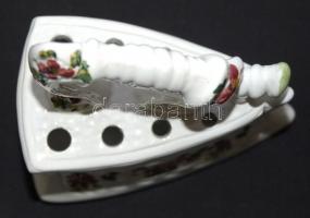 Kézzel festett porcelán vasaló hibátlan állapotban / Handpainted chinaware iron in flawless conditio...
