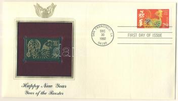 USA/San Francisco 1992. "Boldog Új évet /A kakas éve- aranyfóliás(22kt) bélyeg replika borítékban, bélyeggel és elsőnapi bélyegzővel T:1 USA/San Francisco 1992. "Happy New Year/Year of the Rooster-gold(22kt)foil stamp replica on First Day Issue envelop with stamp and information C:Unc