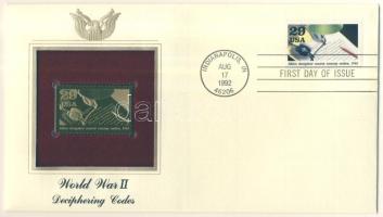USA/Indianapolis 1992. "II.Világháború /Kódfejtő- aranyfóliás(22kt) bélyeg replika FDC borítékban, bélyeggel és elsőnapi bélyegzővel és ismertetővel T:1 USA/Indianapolis 1992. "World War II/Deciphering Codes-gold(22kt)foil stamp replica on First Day Issue envelop with stamp and information C:Unc