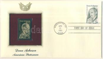 USA/Washington 1993. "Dean Acheson/Amerikai Államférfi" aranyfóliás(22kt) bélyeg replika FDC borítékban, bélyeggel és elsőnapi bélyegzővel és ismertetővel T:1 USA/Washington 1993. "Dean Acheson/American Statesman" gold(22kt)foil stamp replica on First Day Issue envelop with stamp and information C:Unc