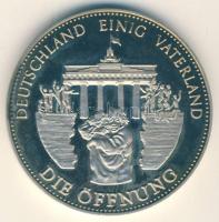 Németország 1989. "A Berlini fal megnyitása" fém emlékérem T:PP Germany 1989. "Opening Berlin Wall" metal medallion C:PP