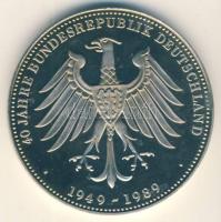 Németország 1989. "A Berlini fal megnyitása" fém emlékérem T:PP
Germany 1989. "Openin...