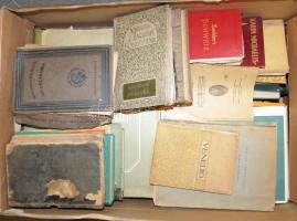 Óriási háború előtti könyvtétel nagy ládában jobb kiadásokkal, érdekességekkel