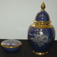 Kézzel festett porcelán edényke fedővel, lia arany díszítéssel Szeged Gabonakutató 1998 felirattal + porcelán edényke + 2db dekoratív porcelán üvegcse 10cm magas + 2db kis méretű faragott fa szobor, az egyik jelzett
