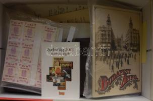 Kis nyomtatvány tétel: naptárak, képeslapok, könyvek, bélyegző, fotók, belépőjegy, tagsági könyv, stb