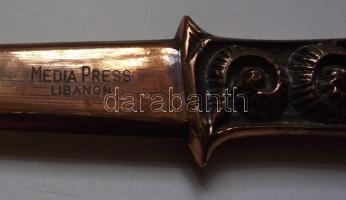 Bőrdíszműves íróasztali készlet. Toll és jegyzettartó, újságtartó, levélkések