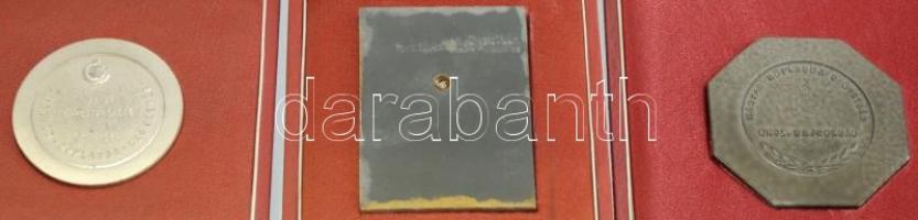 Nagy doboznyi szocialista kitüntetés tétel, közte sok "Kiváló Dolgozó" adományozói dobozba...