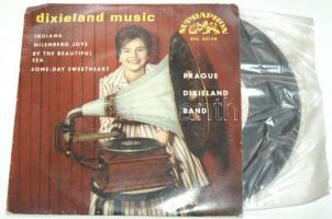 Régi jól működő hordozható Sanyo rádiómagnó és lemezjátszó ajándék lemezzel