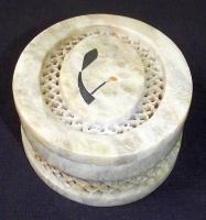 Kis áttört műkő ékszeres doboz 3x8x10,5cm