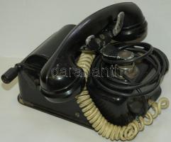 Múlt századi tekerős telefon