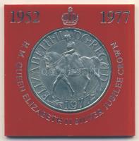 Nagy-Britannia 1977. 25P "II. Erzsébet királynő megkoronázásának 40. évfordulója" eredeti plasztik tokban T:BU Great Britain 1977. 25 New Pence "Silver Jubilee of Reign" in original plastic case C:Unc