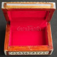 Gyöngyházberakásos fa ékszeres doboz plüss béléssel 5x9x12cm