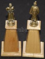 2db népies réz figura fa talapzaton 14cm magas