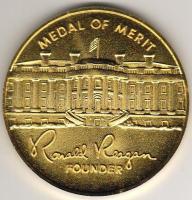 USA 80-as évek "Ronald Reagen támogatóinak...-Medal of Merit" dekoratív nagyalakú aranyozo...